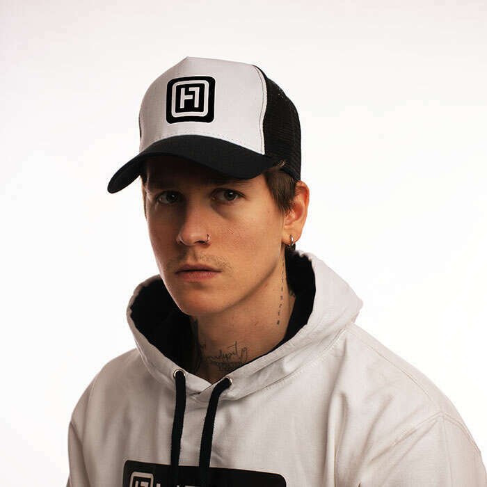 INVERZ IKON LOGÓ FEKETE  TRUCKER