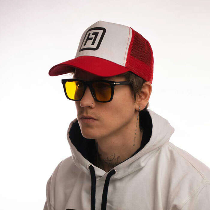 IKON LOGÓ PIROS  TRUCKER